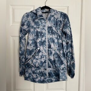 Lululemon size 4 Blue and White Tie-Dye rain Jacket